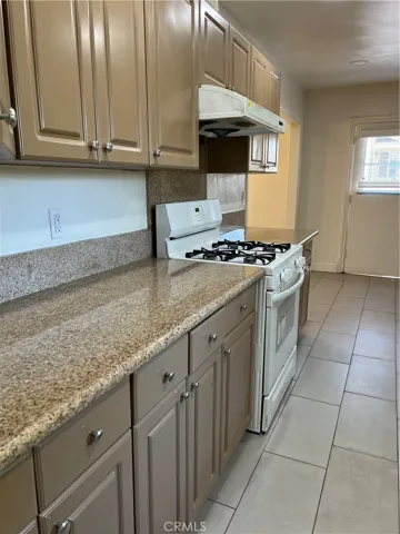 7657 Teesdale Avenue, North Hollywood, California 91605