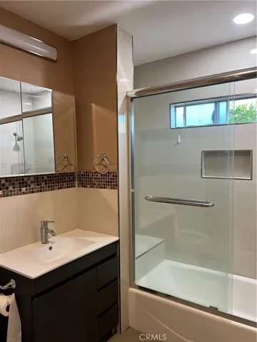 7657 Teesdale Avenue, North Hollywood, California 91605