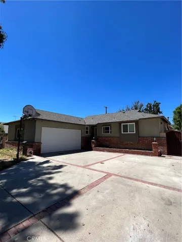 7657 Teesdale Avenue, North Hollywood, California 91605
