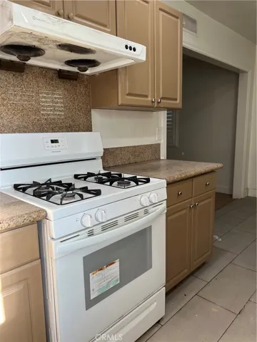 7657 Teesdale Avenue, North Hollywood, California 91605