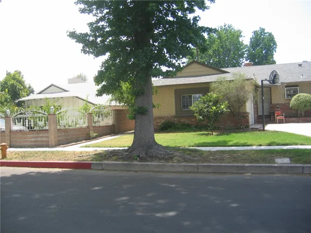 7657 Teesdale Avenue, North Hollywood, California 91605