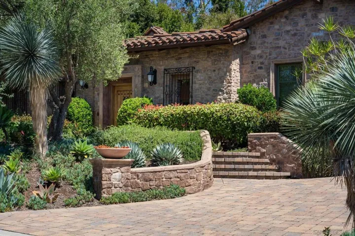 18504 Calle La Serra, Rancho Santa Fe, California 92091