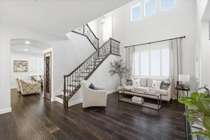 05-Living Room to Staircase