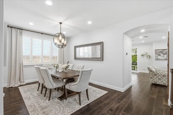 07-Dining Room