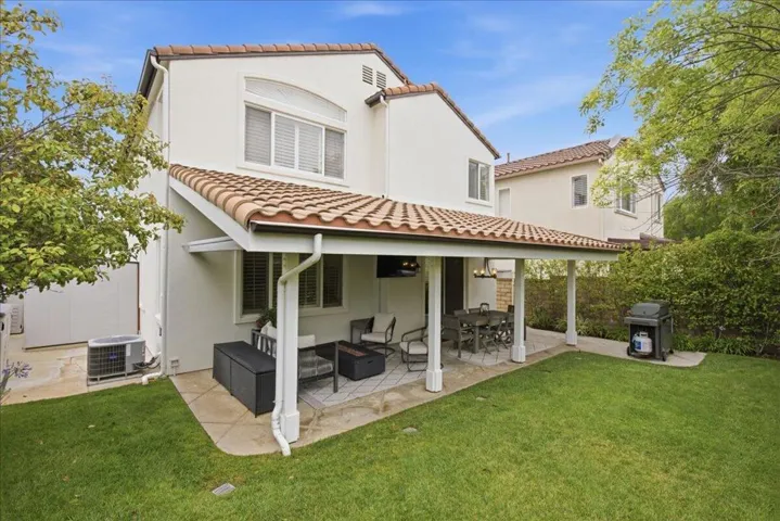 25-Backyard to House