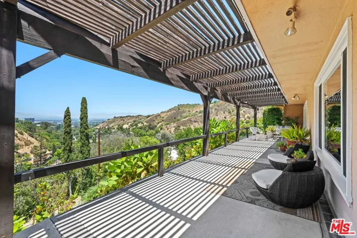 14947 Rhinestone Drive, Sherman Oaks, California 91403