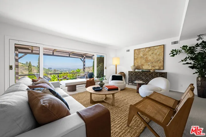 14947 Rhinestone Drive, Sherman Oaks, California 91403