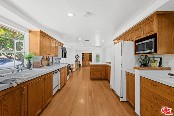 14947 Rhinestone Drive, Sherman Oaks, California 91403