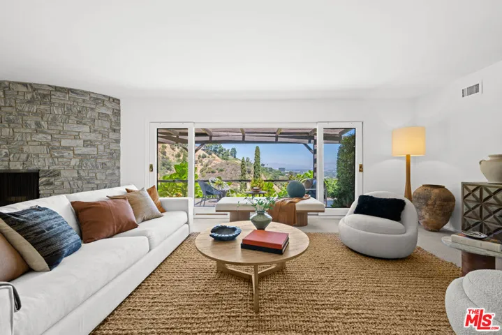 14947 Rhinestone Drive, Sherman Oaks, California 91403
