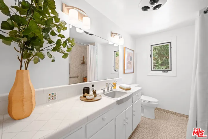 14947 Rhinestone Drive, Sherman Oaks, California 91403