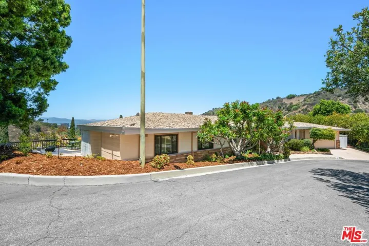 14947 Rhinestone Drive, Sherman Oaks, California 91403