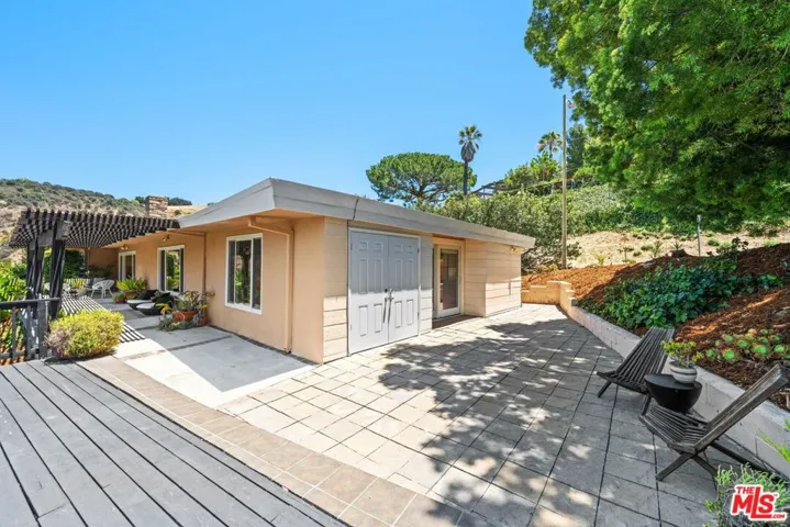 14947 Rhinestone Drive, Sherman Oaks, California 91403