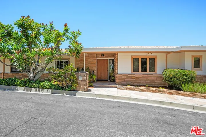 14947 Rhinestone Drive, Sherman Oaks, California 91403