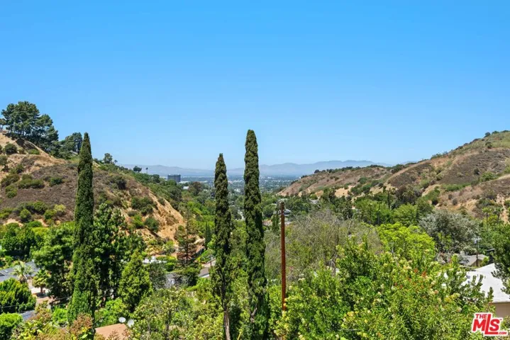 14947 Rhinestone Drive, Sherman Oaks, California 91403