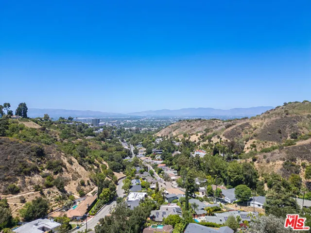 14947 Rhinestone Drive, Sherman Oaks, California 91403
