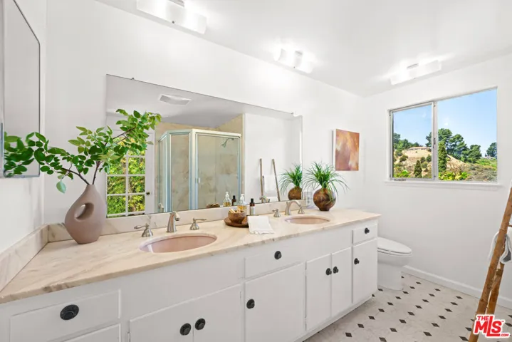 14947 Rhinestone Drive, Sherman Oaks, California 91403