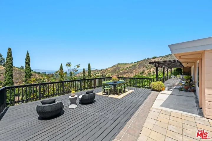 14947 Rhinestone Drive, Sherman Oaks, California 91403