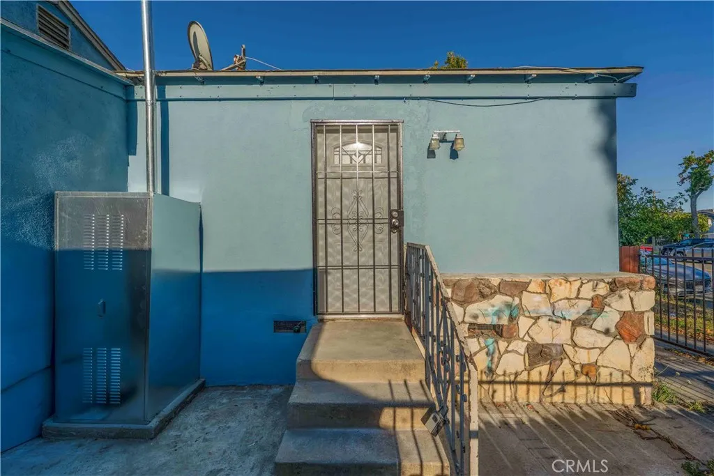 6121 E Olympic, Los Angeles, California 90022 — photo 4