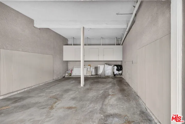 2 tandem parking/storage