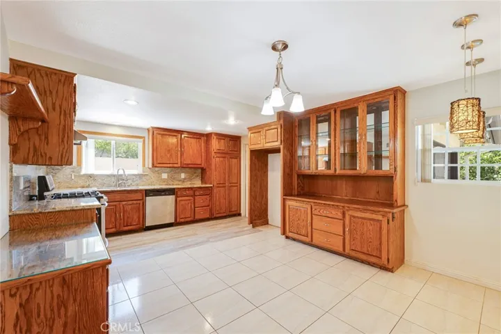 129 E Rancho, Corona, California 92879
