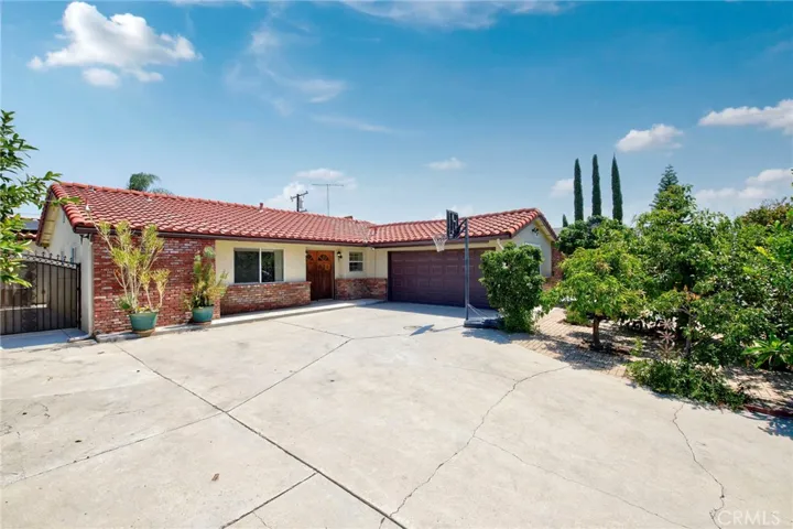 129 E Rancho, Corona, California 92879
