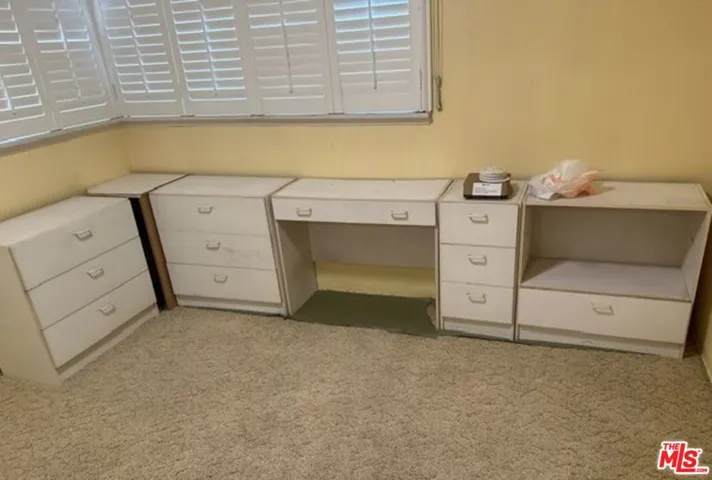 BR1 desk