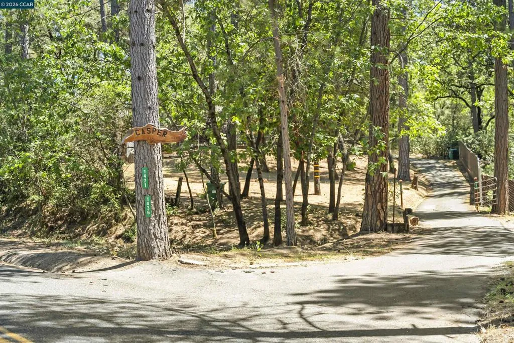 Entry to​​‌​​​​‌​​‌‌​​‌​​​‌‌​​​‌​​‌‌​​‌‌​​‌‌​​​​ driveway Entry to​​‌​​​​‌​​‌‌​​‌​​​‌‌​​​‌​​‌‌​​‌‌​​‌‌​​​​ driveway