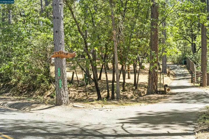 Entry to​​‌​​​​‌​​‌‌​​‌​​​‌‌​​​‌​​‌‌​​‌‌​​‌‌​​​​ driveway