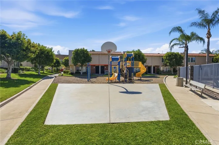 700 W La Veta, Orange, California 92868