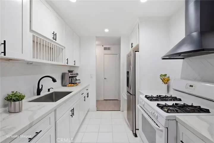 700 W La Veta, Orange, California 92868