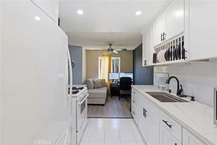 700 W La Veta, Orange, California 92868