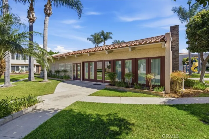 700 W La Veta, Orange, California 92868