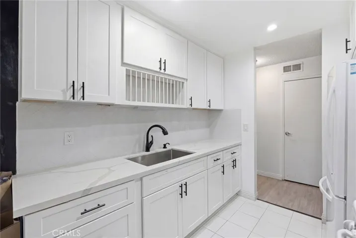 700 W La Veta, Orange, California 92868