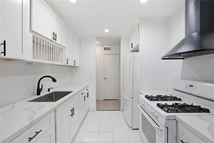 700 W La Veta, Orange, California 92868
