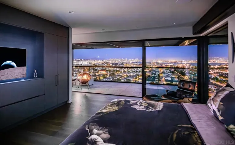2035 Evergreen St, San Diego, California 92106