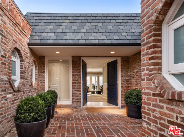 520 Stonewood Drive, Beverly Hills, California 90210