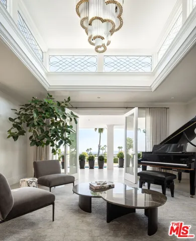 520 Stonewood Drive, Beverly Hills, California 90210