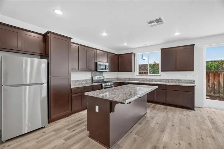 1225 Rosales Lane, Hollister, California 95023