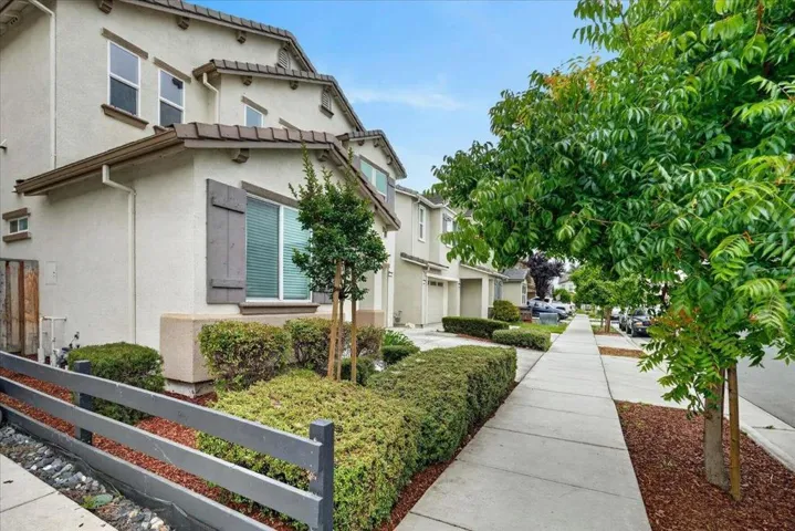 1225 Rosales Lane, Hollister, California 95023