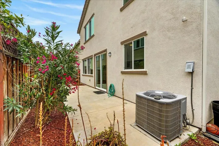 1225 Rosales Lane, Hollister, California 95023