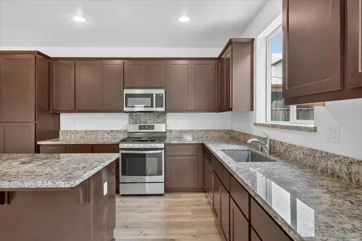 1225 Rosales Lane, Hollister, California 95023
