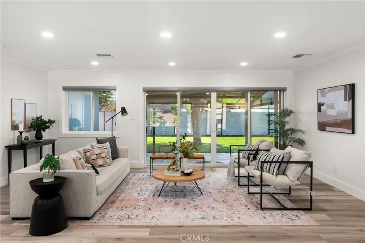 Beautiful, fully remolded home!