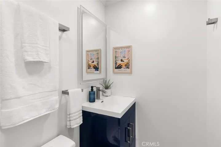 Mini primary bathroom