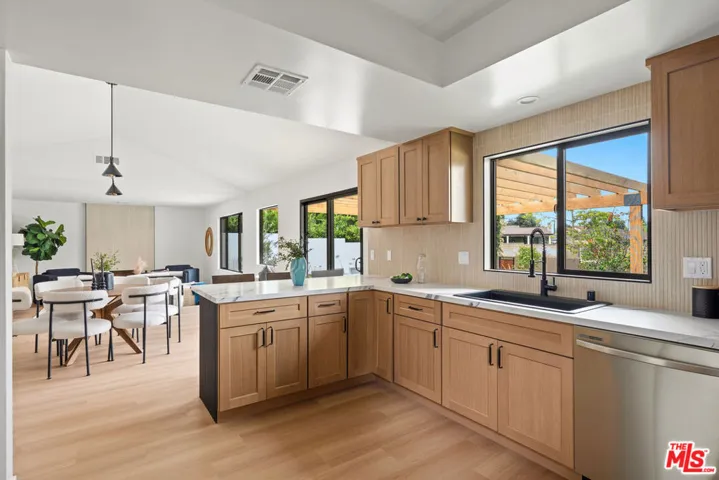 974 La Canada Verdugo Road, Pasadena, California 91103