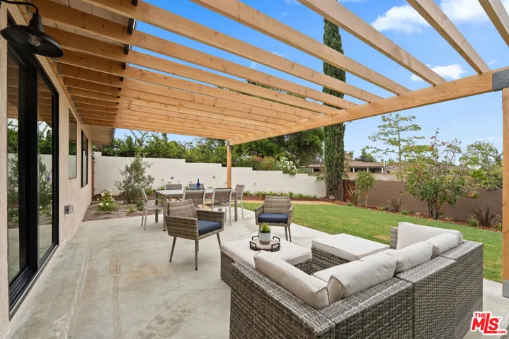 974 La Canada Verdugo Road, Pasadena, California 91103