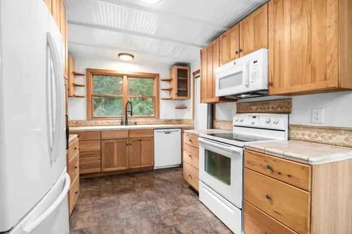 9913 Alba Road, Ben Lomond, California 95005