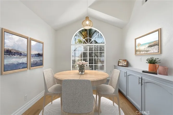 Breakfast nook virtually staged