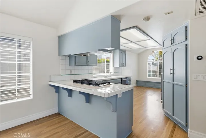 Breakfast bar