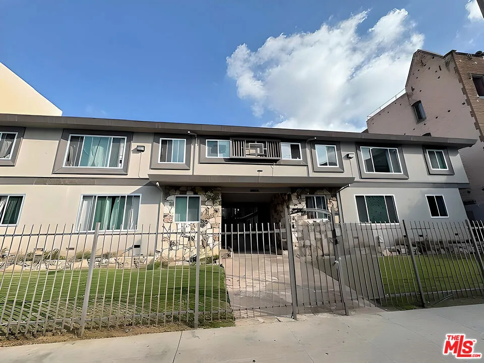 228 S Mariposa Ave