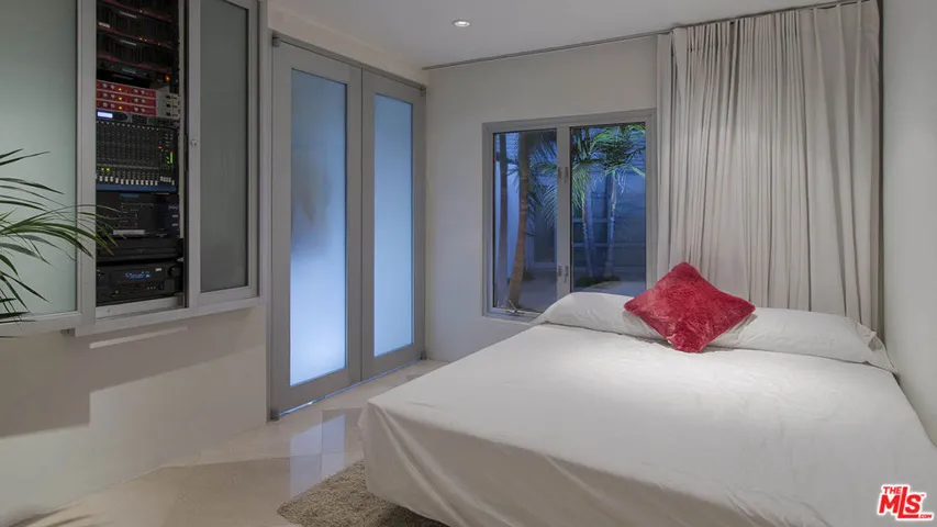 1466 N Bel Air Road, Los Angeles, California 90077